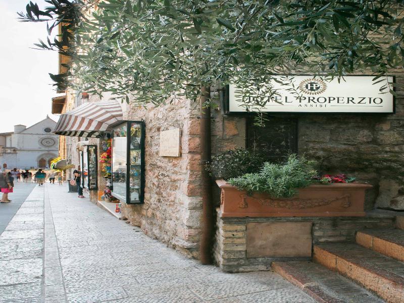 Hotel Properzio Ассизи Экстерьер фото