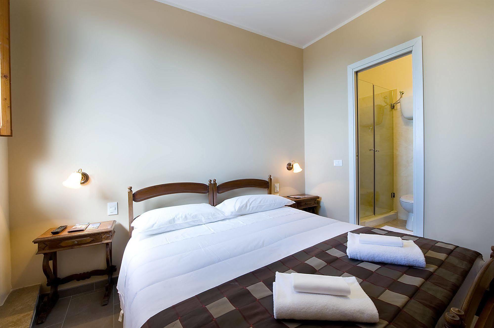 Hotel Properzio Ассизи Экстерьер фото