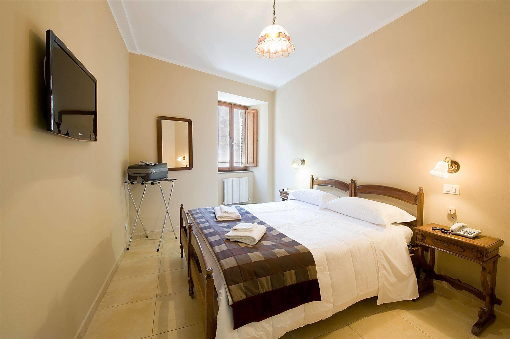 Hotel Properzio Ассизи Экстерьер фото